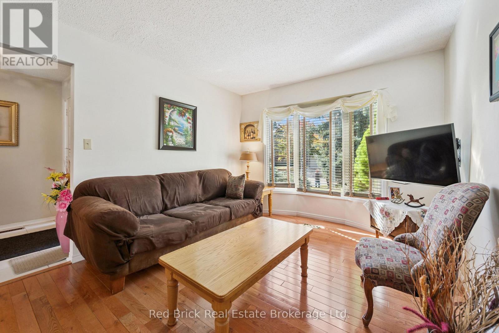744 Woodhill Drive, Centre Wellington, Ontario  N1M 3N2 - Photo 9 - X13879696