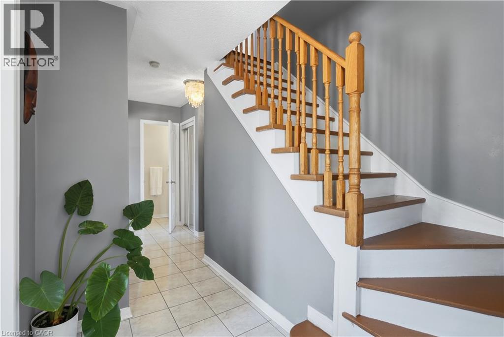 148 Rockhaven Lane, Waterdown, Ontario  L8B 0J5 - Photo 7 - 40865802