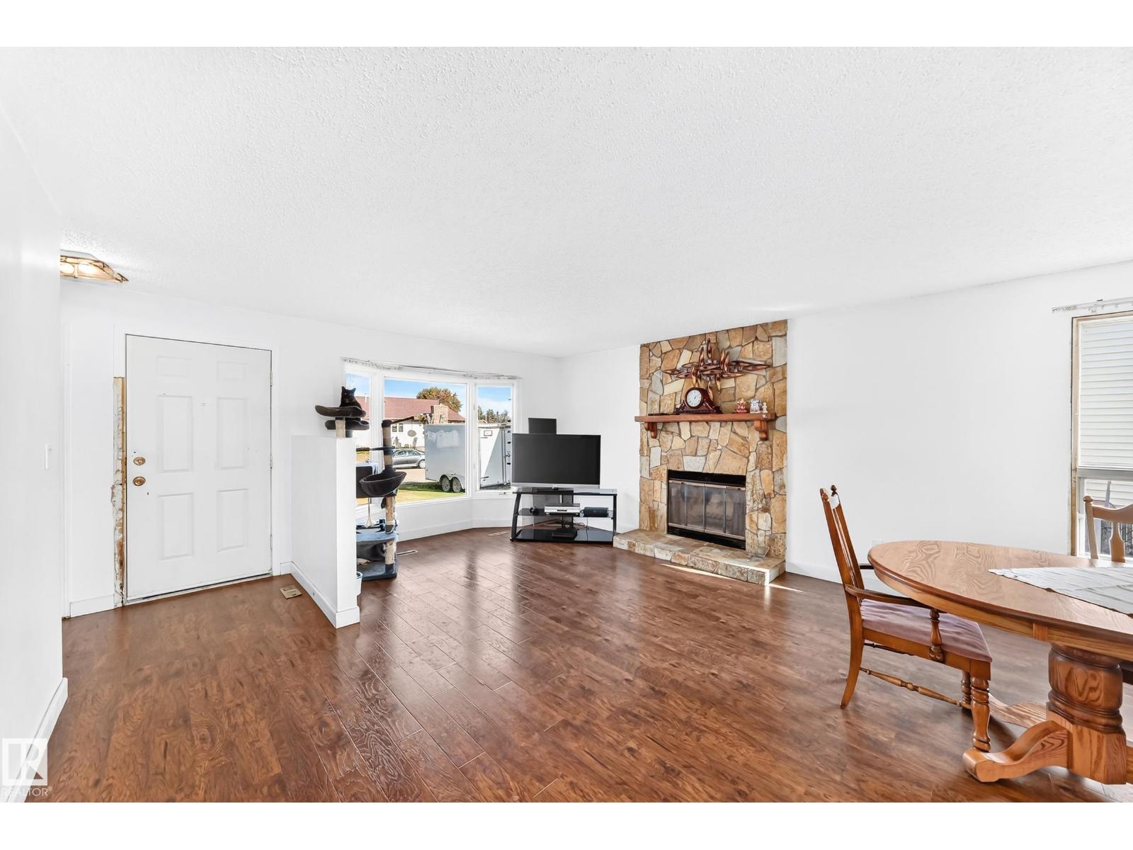 2415 145 AV NW