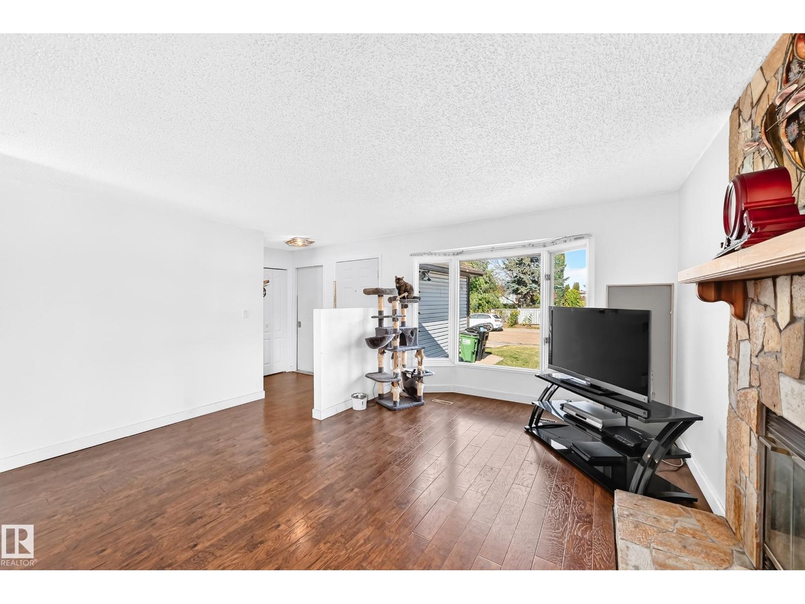 2415 145 AV NW