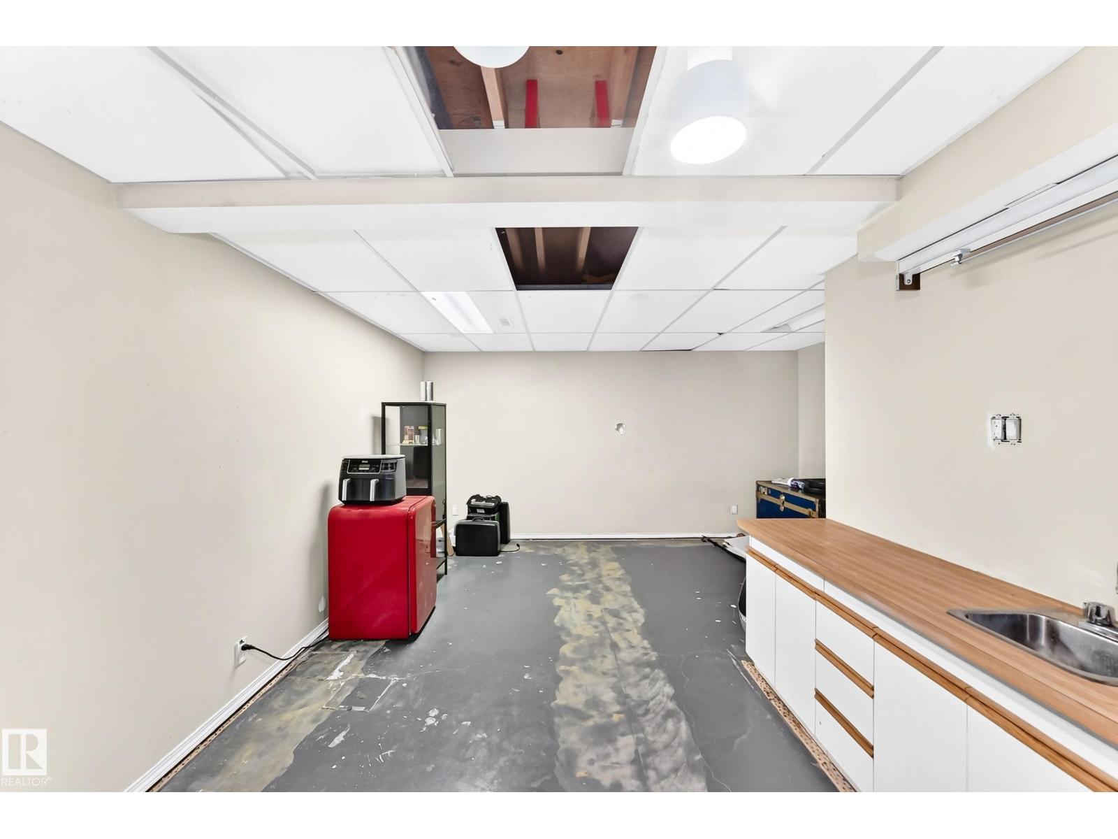 2415 145 AV NW