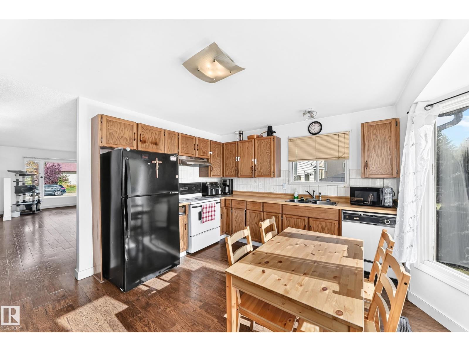 2415 145 AV NW
