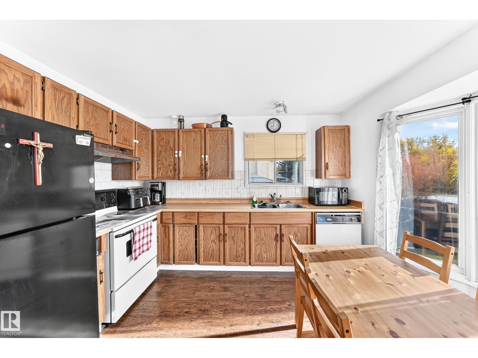 2415 145 AV NW