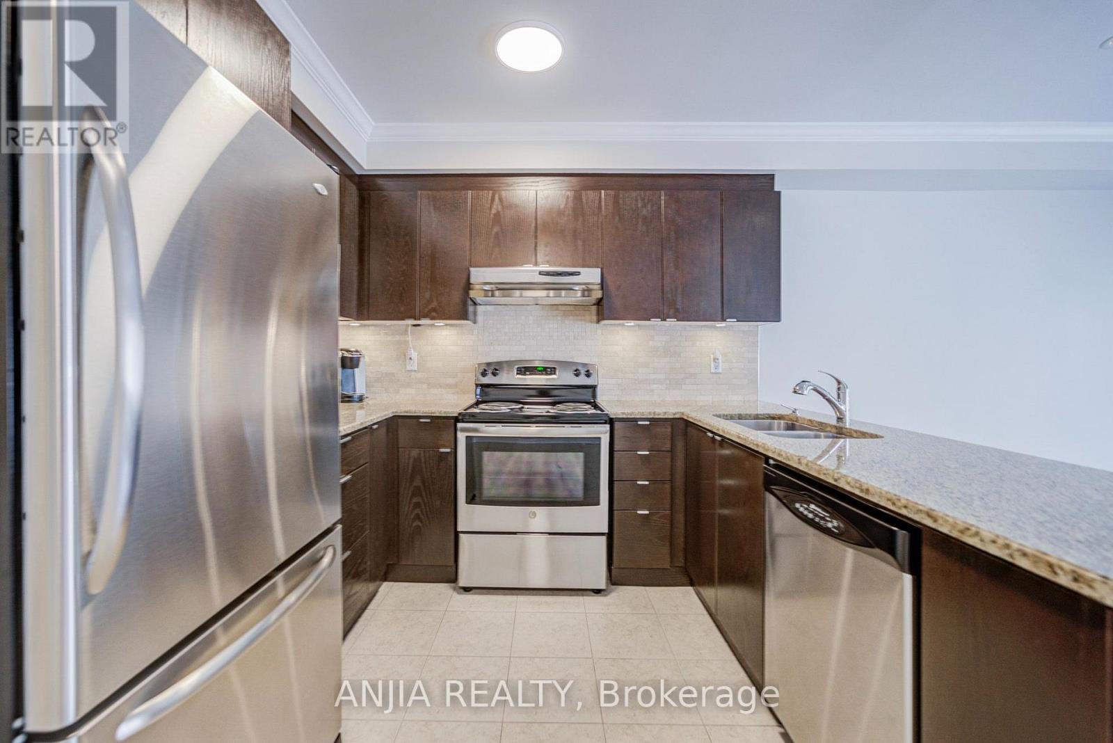 6 Expedition Crescent, Whitchurch-Stouffville, Ontario  L4A 0T1 - Photo 12 - N13879712
