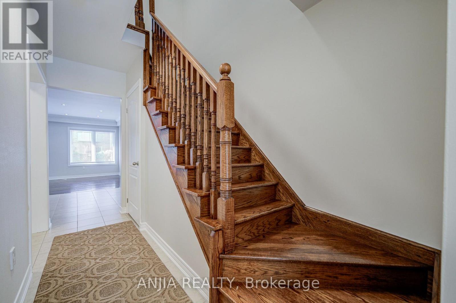 6 Expedition Crescent, Whitchurch-Stouffville, Ontario  L4A 0T1 - Photo 5 - N13879712