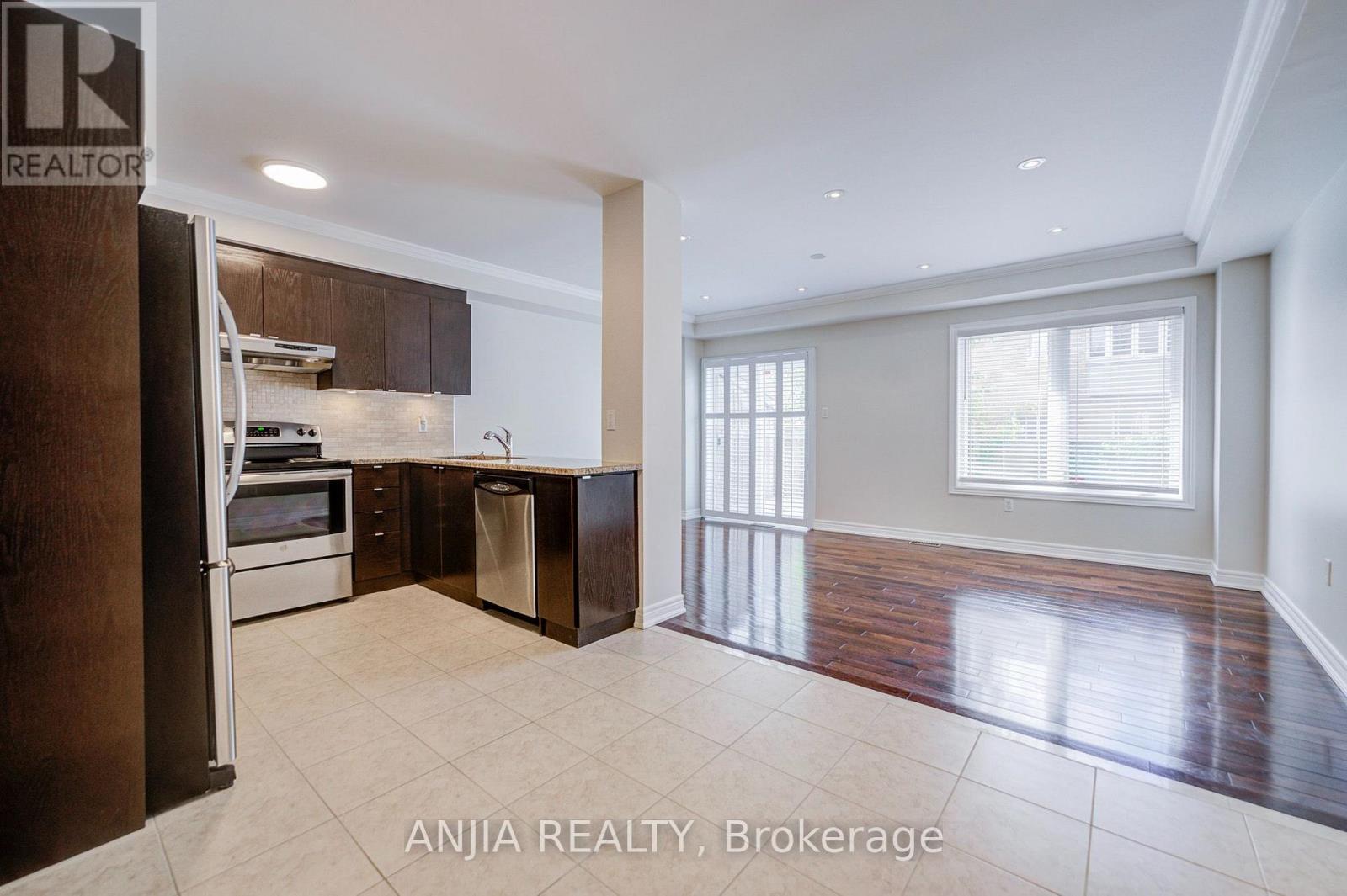 6 Expedition Crescent, Whitchurch-Stouffville, Ontario  L4A 0T1 - Photo 9 - N13879712