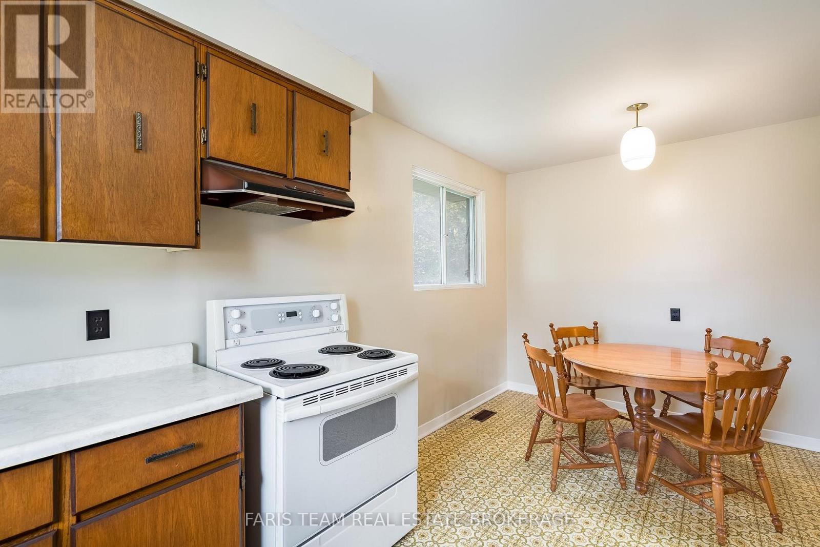 58 Steel Street, Barrie (Grove East), Ontario  L4M 2E9 - Photo 6 - S13879694