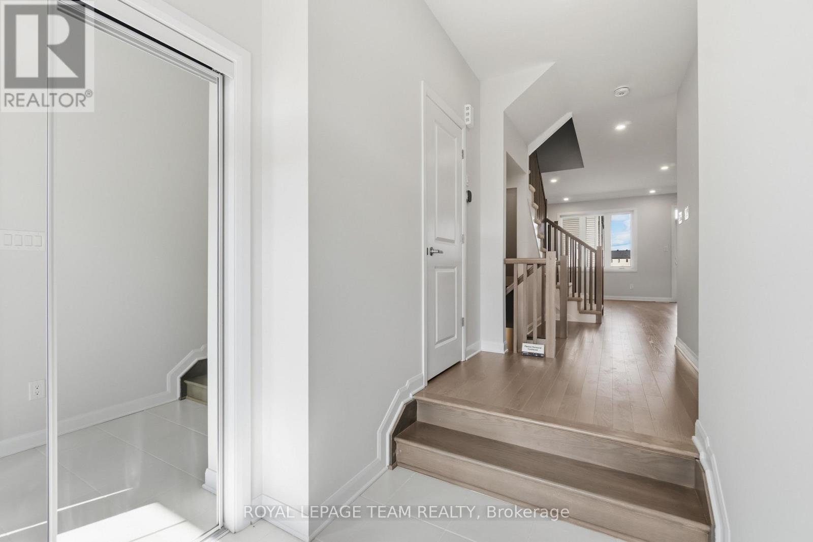 837 Eileen Vollick Crescent, Ottawa, Ontario  K2W 0M8 - Photo 4 - X13863118
