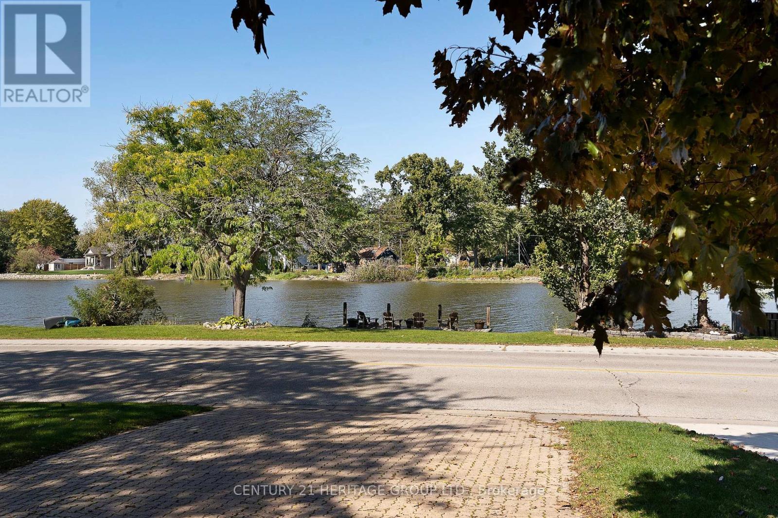121 South Riverview Drive, Amherstburg, Ontario  N9V 2Y9 - Photo 4 - X13879804