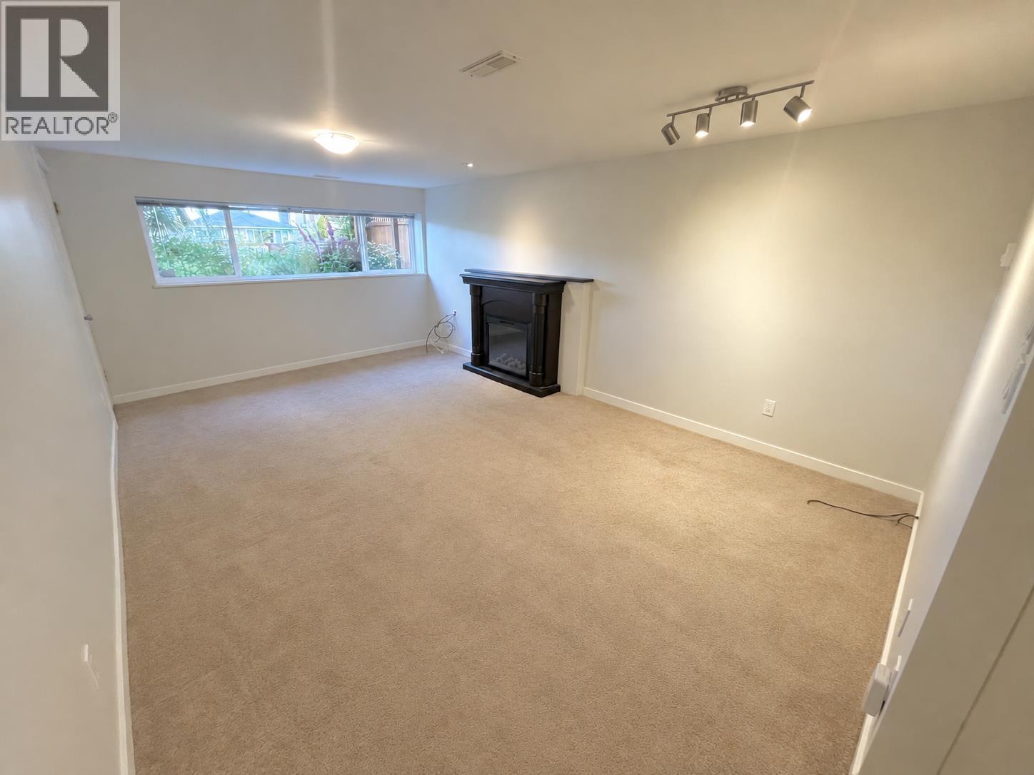 Basement-4825 Georgia Street, Burnaby, British Columbia  V5C 2W1 - Photo 2 - R3173101