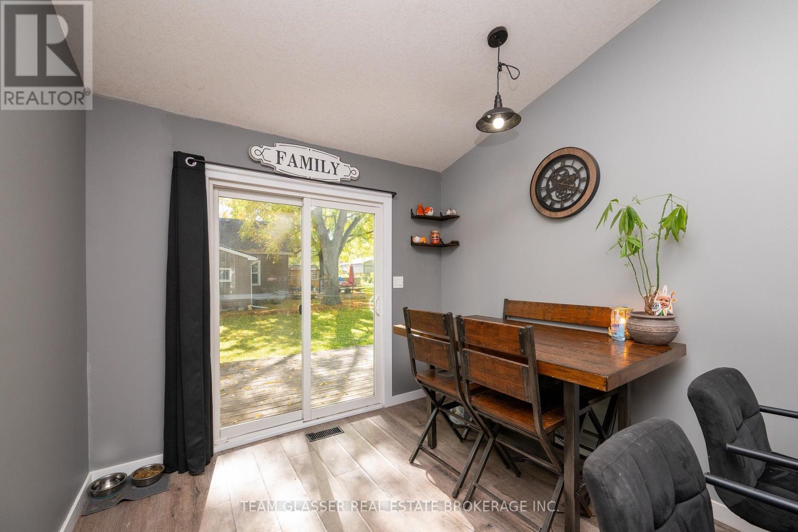 301 Main Street, North Middlesex, Ontario  N0M 2K0 - Photo 12 - X13879876