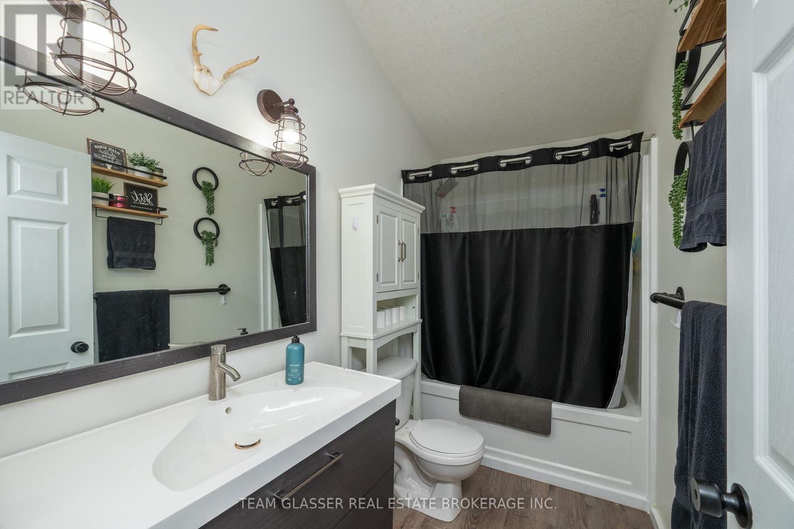 301 Main Street, North Middlesex, Ontario  N0M 2K0 - Photo 27 - X13879876