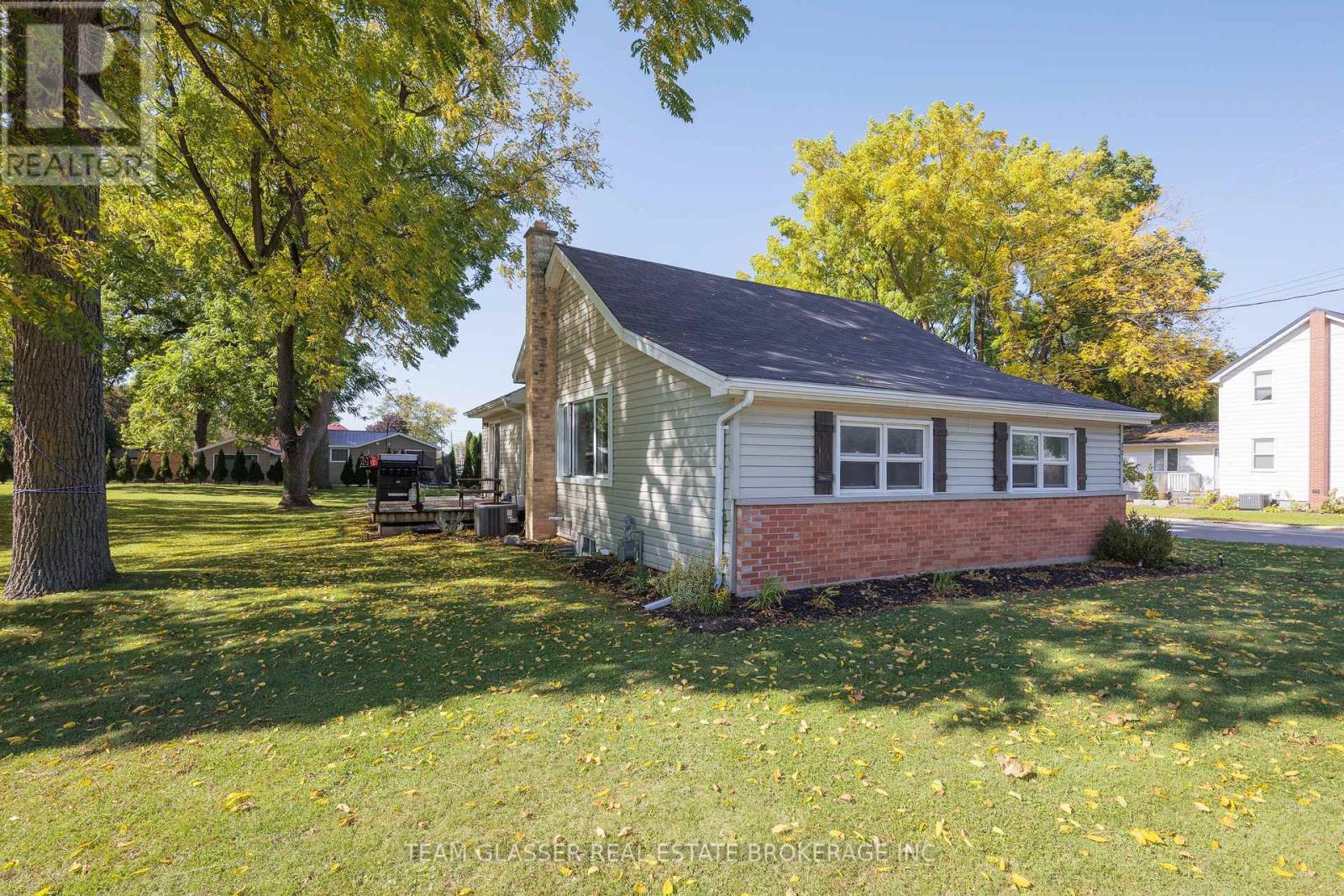 301 Main Street, North Middlesex, Ontario  N0M 2K0 - Photo 3 - X13879876