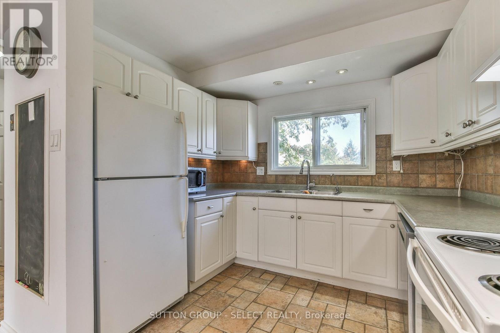 612 Wilkins Street, London South, Ontario  N6C 4Z4 - Photo 12 - X13879932