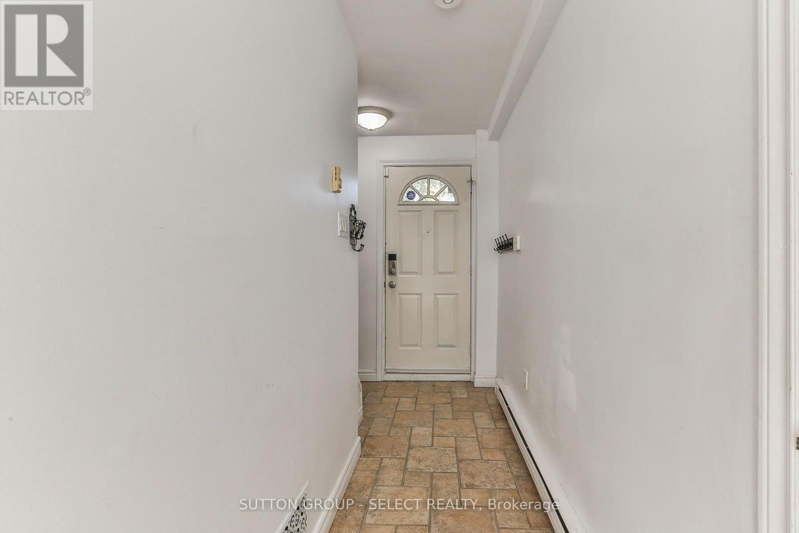 612 Wilkins Street, London South, Ontario  N6C 4Z4 - Photo 5 - X13879932