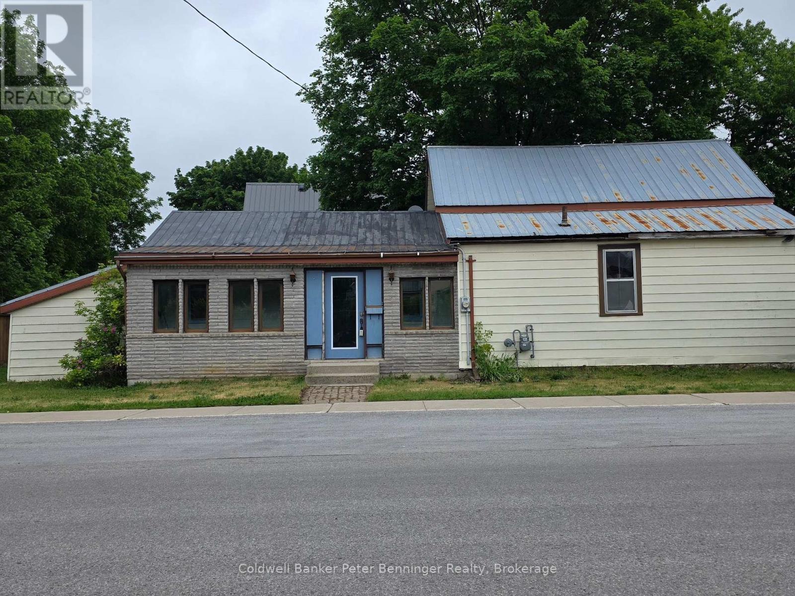 21 Peter Street, Brockton, Ontario  N0G 2V0 - Photo 2 - X13879838