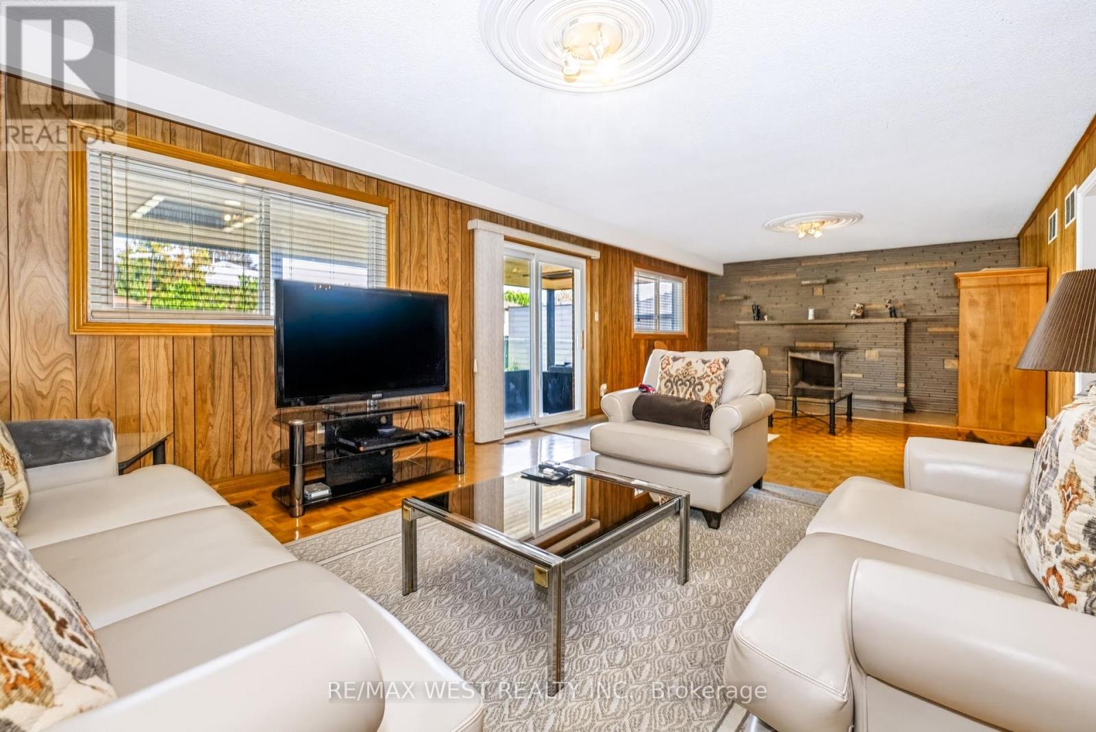 254 Maple Leaf Drive, Toronto, Ontario  M6L 1P1 - Photo 13 - W13879872