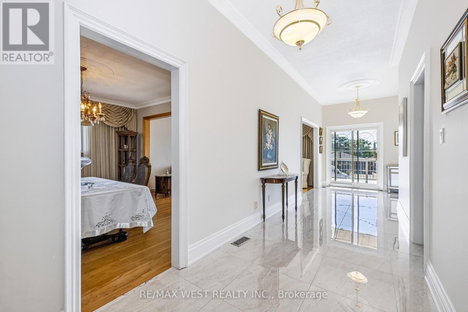 254 Maple Leaf Drive, Toronto, Ontario  M6L 1P1 - Photo 16 - W13879872