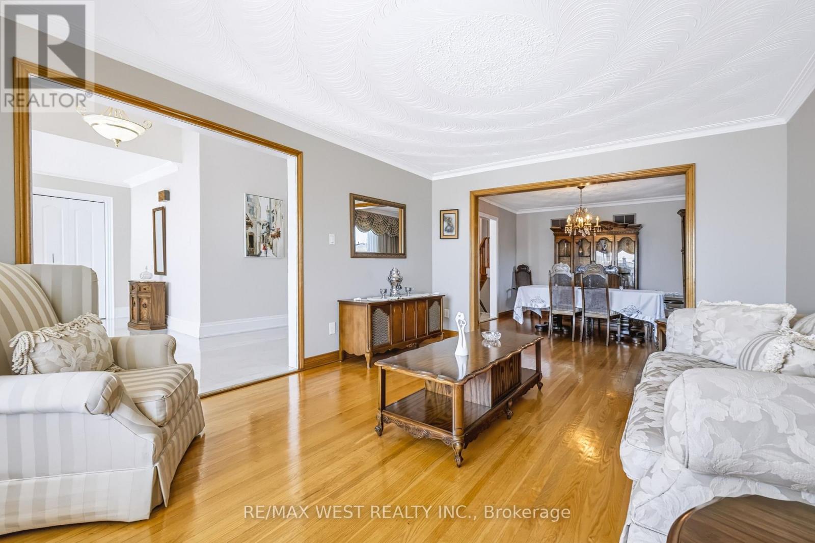 254 Maple Leaf Drive, Toronto, Ontario  M6L 1P1 - Photo 19 - W13879872