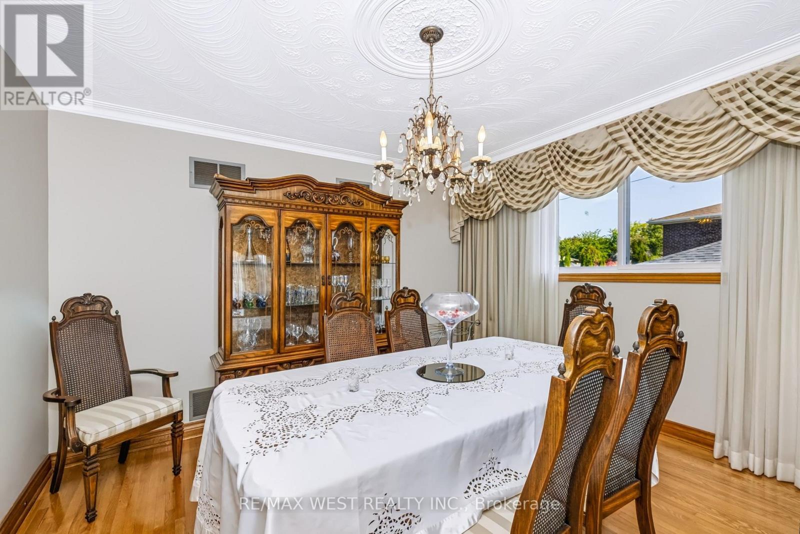 254 Maple Leaf Drive, Toronto, Ontario  M6L 1P1 - Photo 21 - W13879872