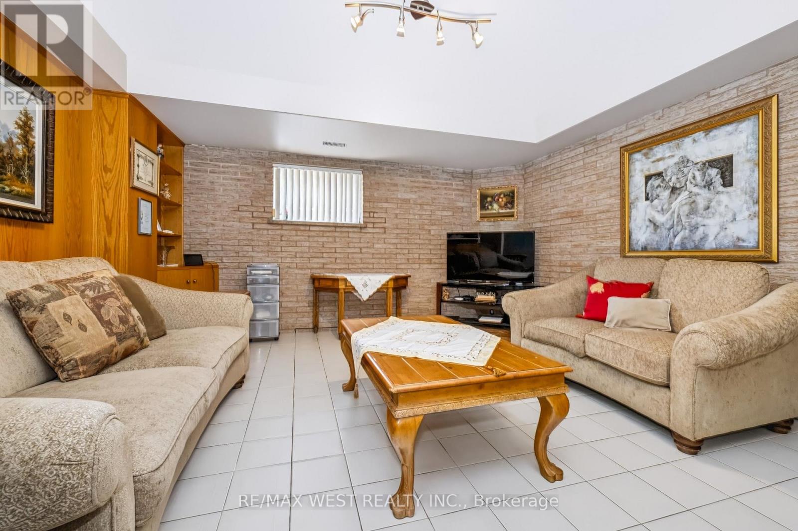 254 Maple Leaf Drive, Toronto, Ontario  M6L 1P1 - Photo 6 - W13879872