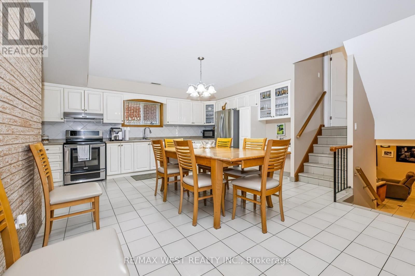 254 Maple Leaf Drive, Toronto, Ontario  M6L 1P1 - Photo 7 - W13879872