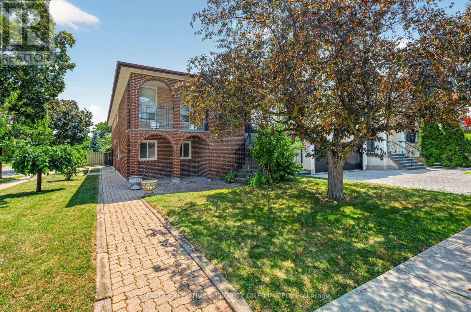 355 Glen Park Avenue, Toronto, Ontario  M6B 2E6 - Photo 3 - W13879888