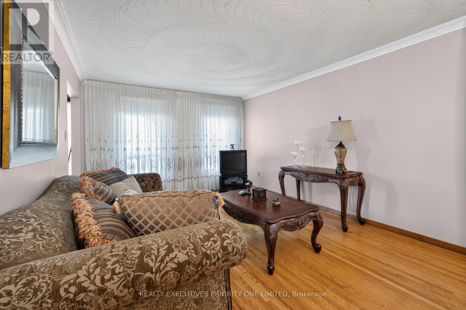 355 Glen Park Avenue, Toronto, Ontario  M6B 2E6 - Photo 7 - W13879888