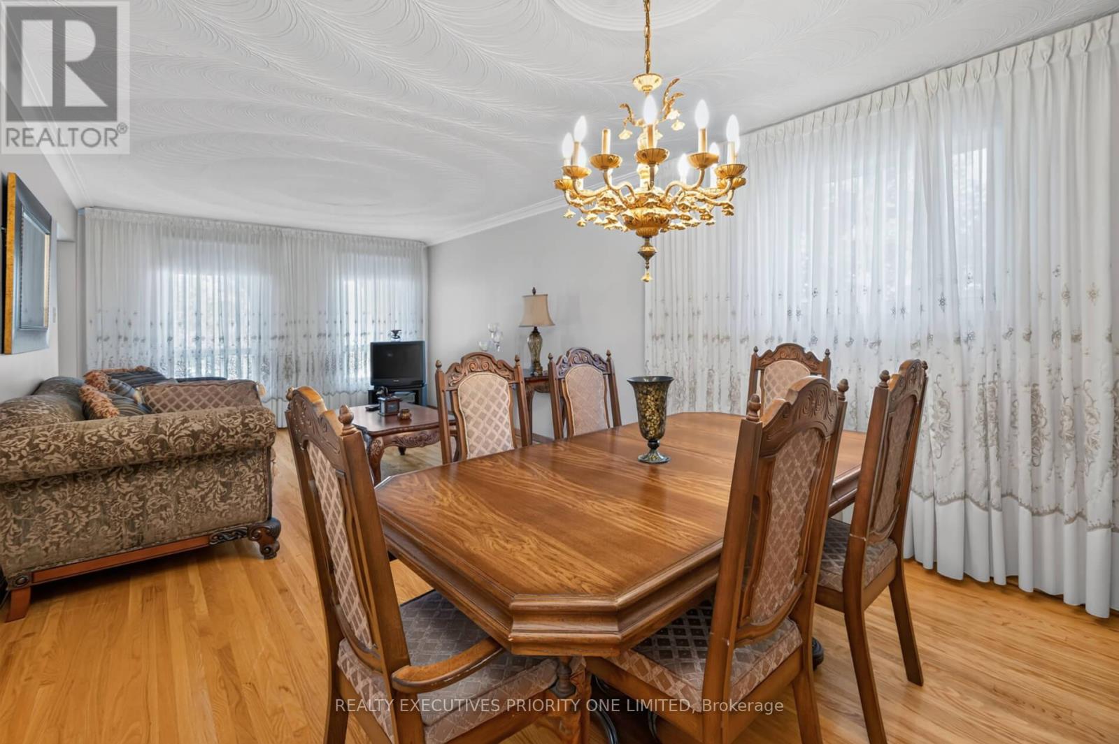 355 Glen Park Avenue, Toronto, Ontario  M6B 2E6 - Photo 9 - W13879888