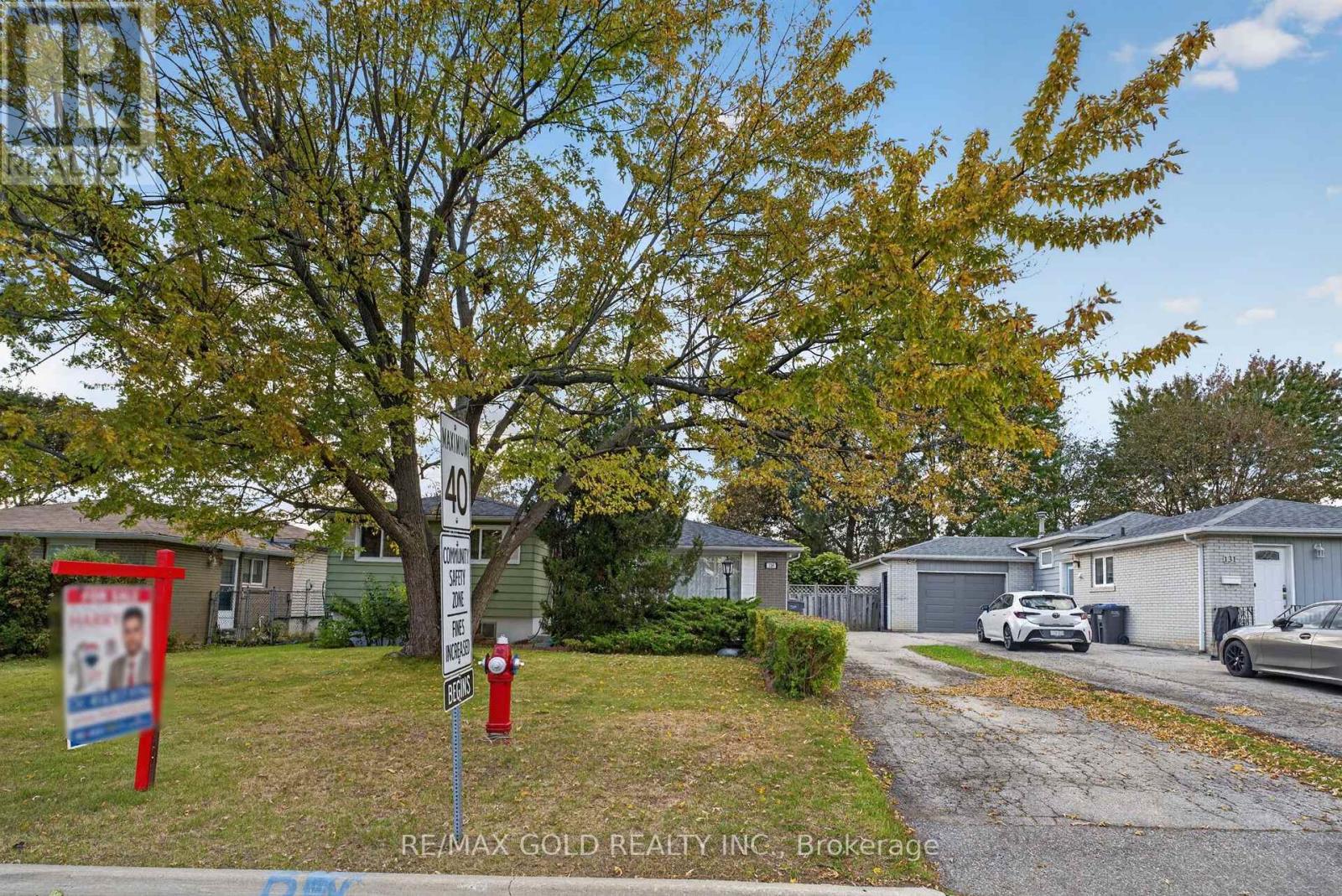 129 Folkstone Crescent, Brampton, Ontario  L6T 3M6 - Photo 2 - W13879904