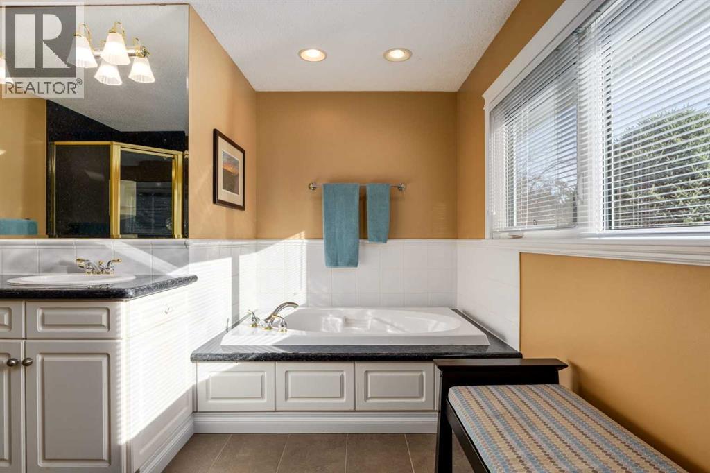 10723 Maplebend Drive SE, Calgary, Alberta  T2J 1X3 - Photo 26 - A2351261