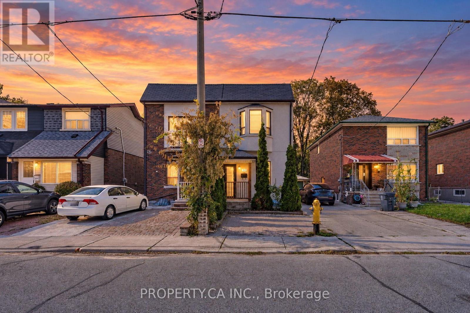 32 Frankdale Avenue, Toronto (Danforth Village-East York), Ontario  M4J 3Z9 - Photo 2 - E13880088