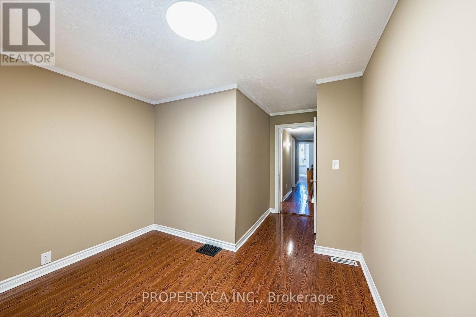 32 FRANKDALE AVENUE
