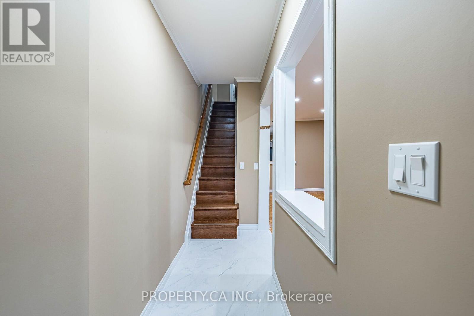 32 Frankdale Avenue, Toronto (Danforth Village-East York), Ontario  M4J 3Z9 - Photo 9 - E13880088