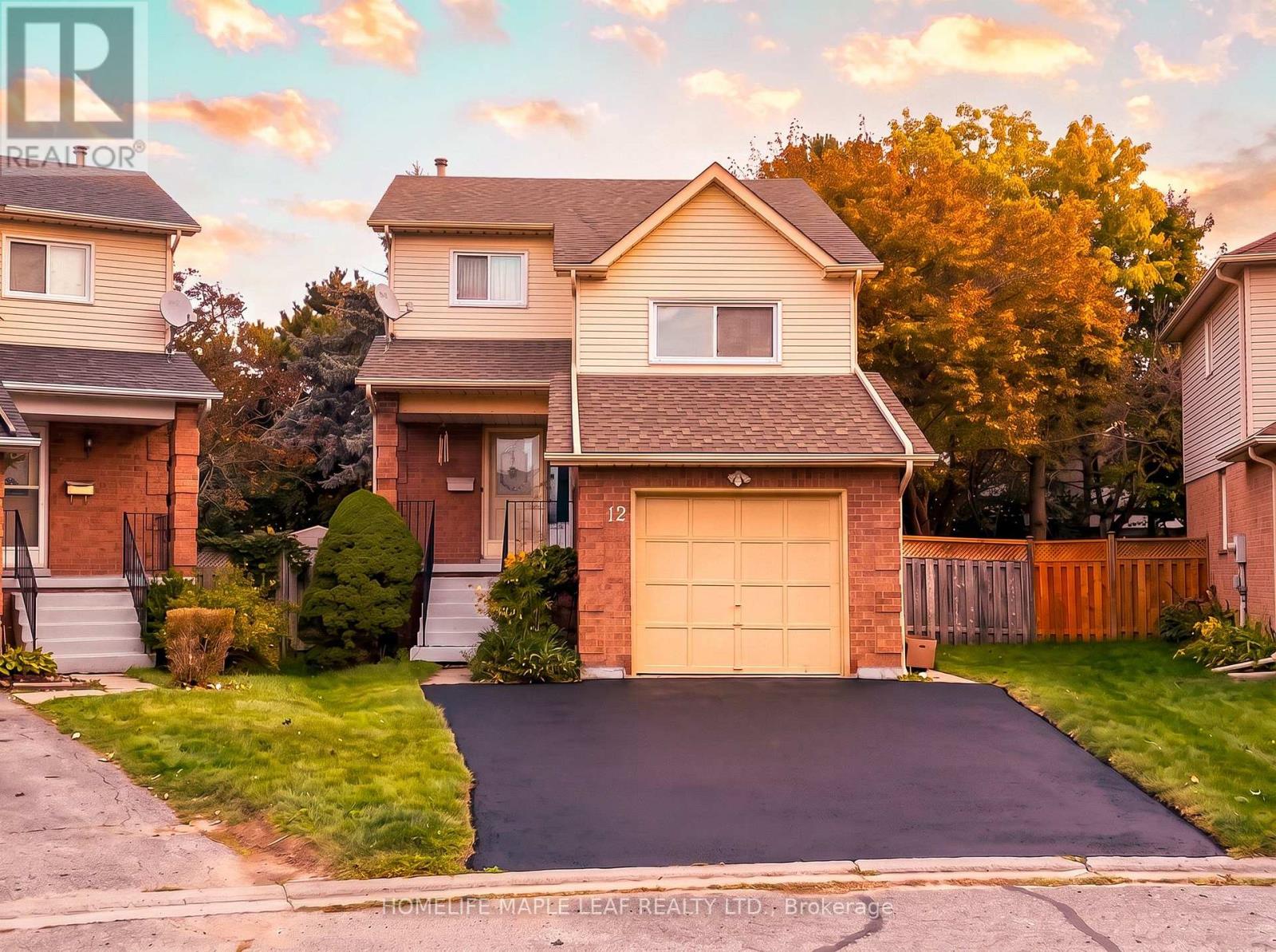 12 Giles Court, Whitby, Ontario  L1N 8T5 - Photo 4 - E13880266