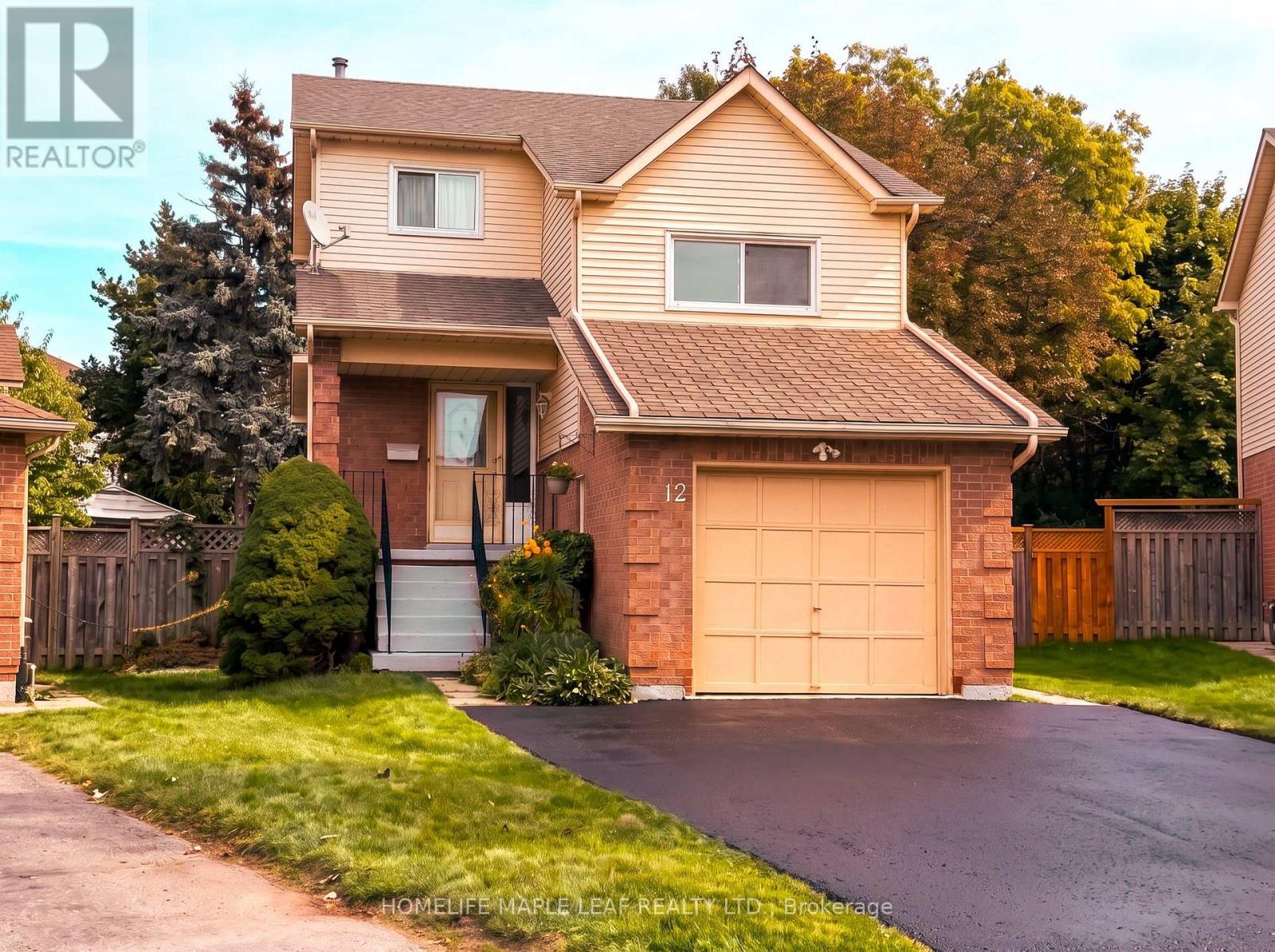 12 Giles Court, Whitby, Ontario  L1N 8T5 - Photo 5 - E13880266