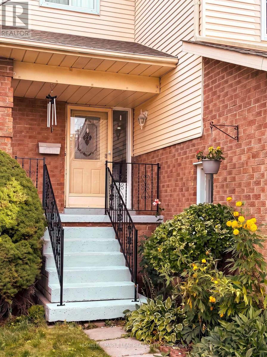 12 Giles Court, Whitby, Ontario  L1N 8T5 - Photo 6 - E13880266