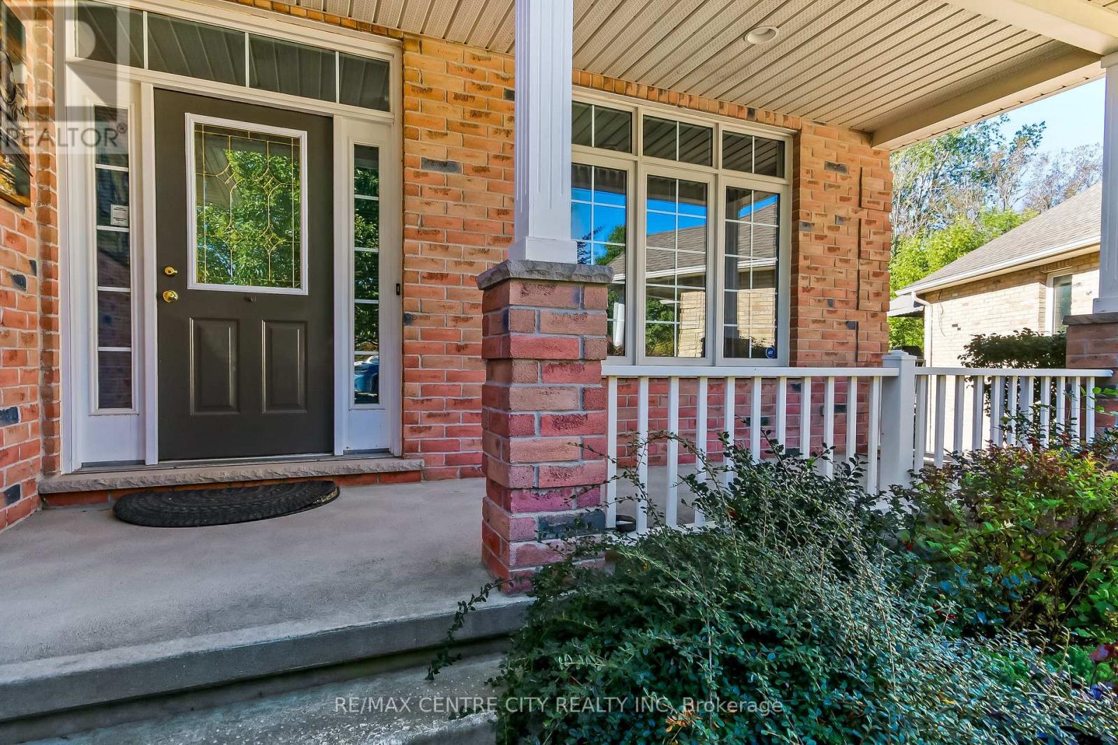 22 Harrington Crescent, St. Thomas, Ontario  N5R 6J1 - Photo 2 - X13880176
