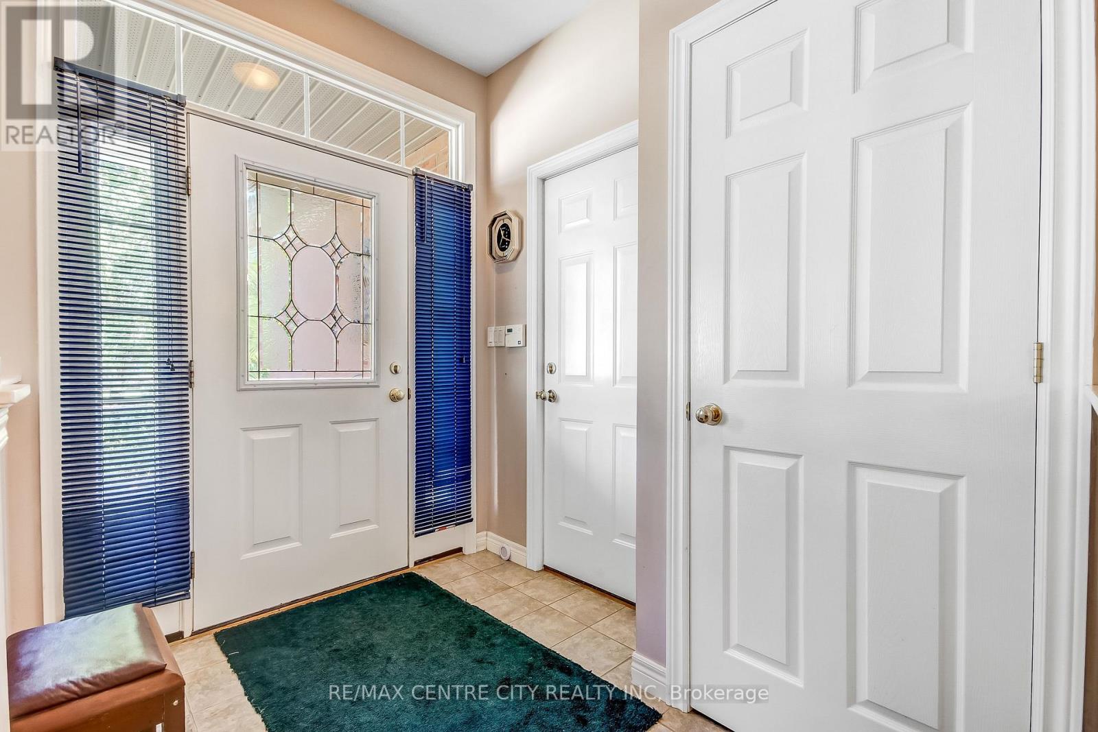 22 Harrington Crescent, St. Thomas, Ontario  N5R 6J1 - Photo 3 - X13880176