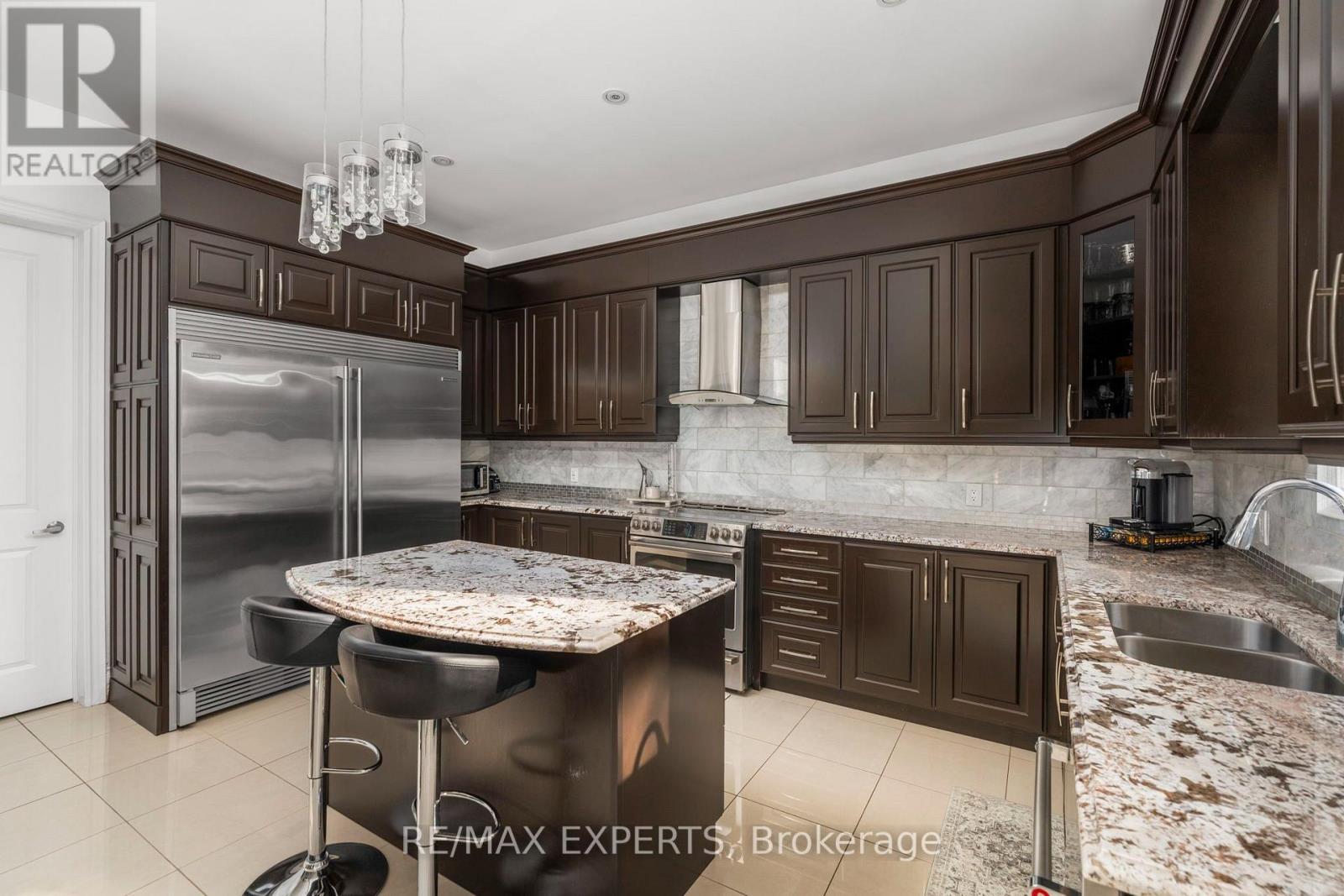 16 Thomas Noble Court, King, Ontario  L7B 0A3 - Photo 23 - N13880018