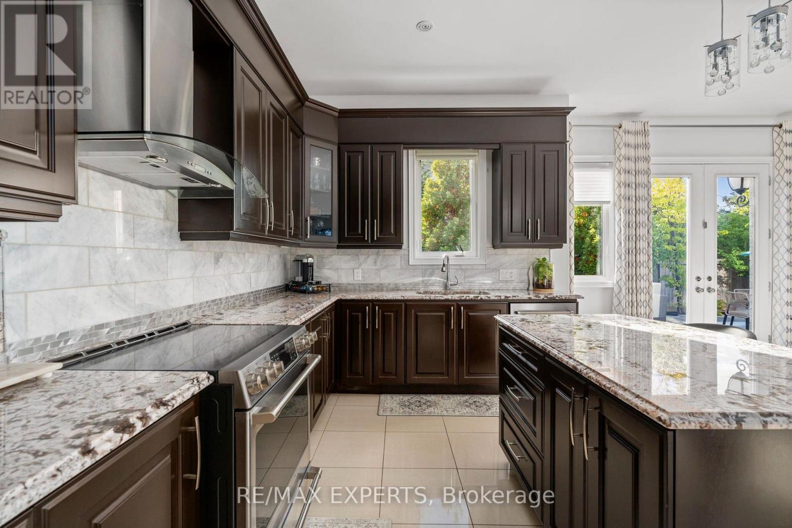 16 Thomas Noble Court, King, Ontario  L7B 0A3 - Photo 25 - N13880018
