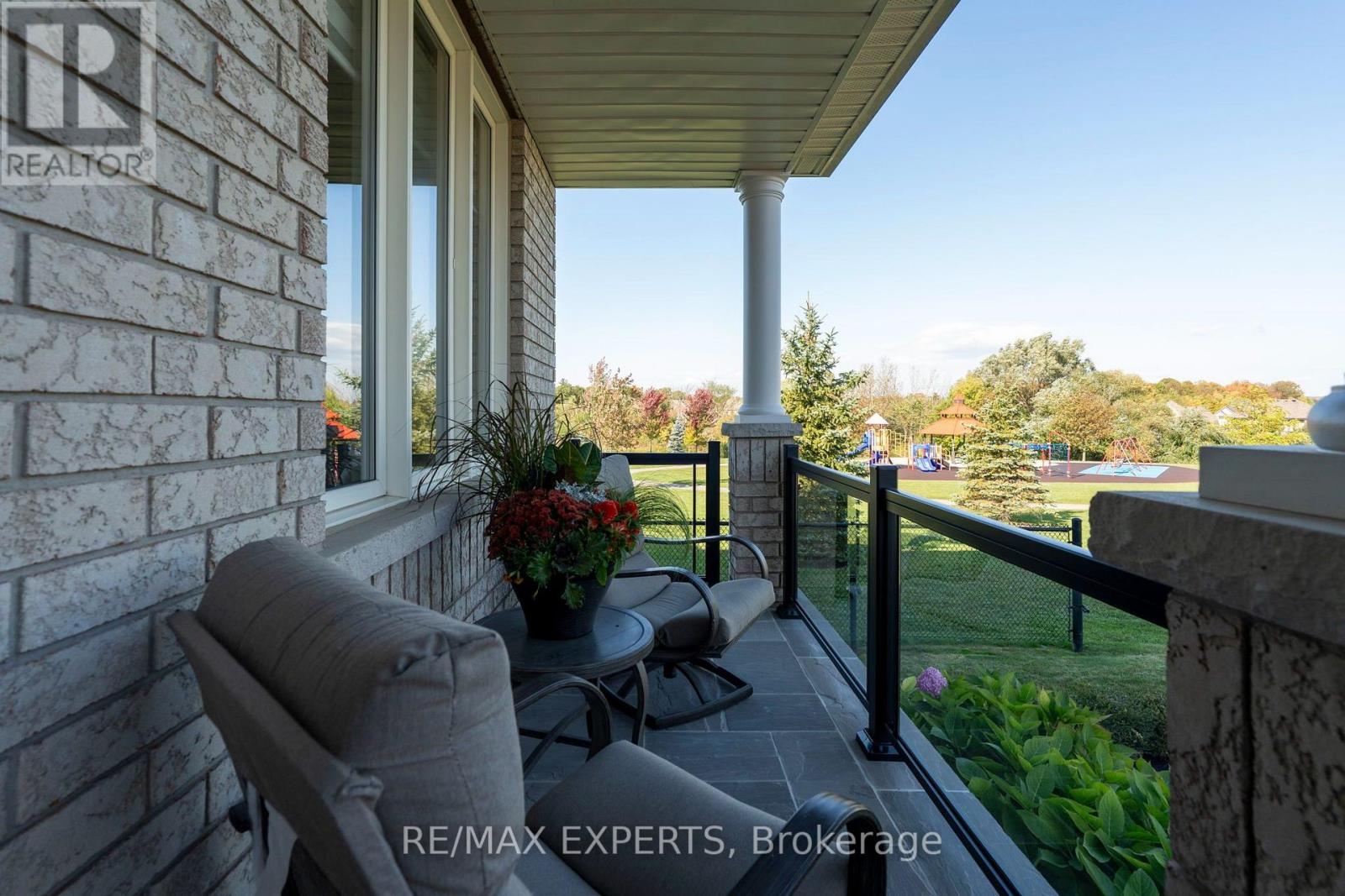 16 Thomas Noble Court, King, Ontario  L7B 0A3 - Photo 4 - N13880018