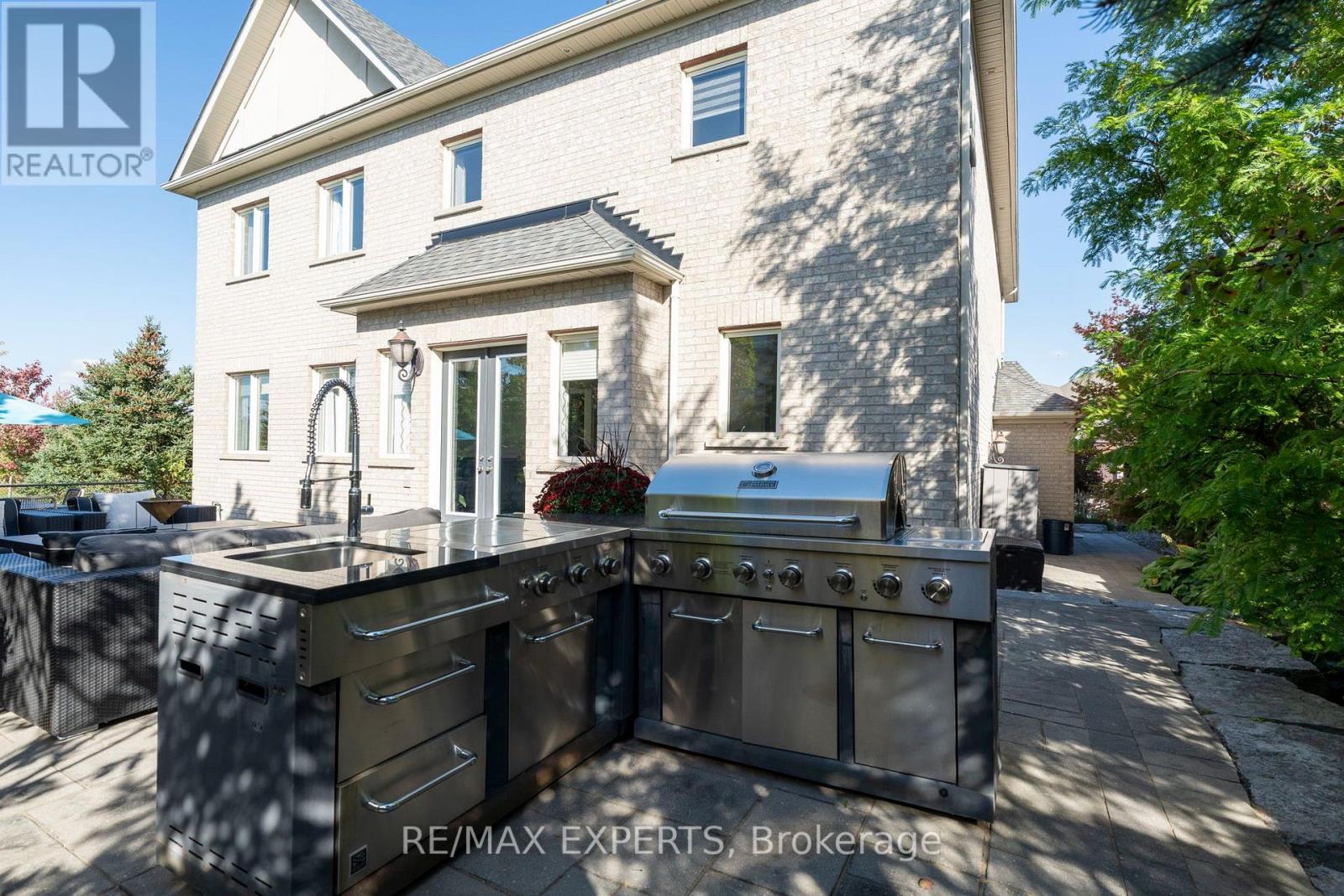 16 Thomas Noble Court, King, Ontario  L7B 0A3 - Photo 47 - N13880018