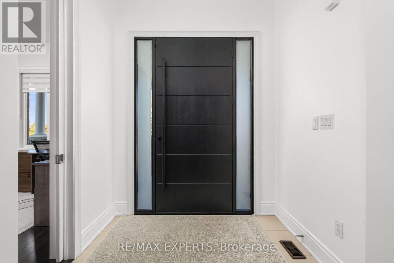 16 Thomas Noble Court, King, Ontario  L7B 0A3 - Photo 6 - N13880018