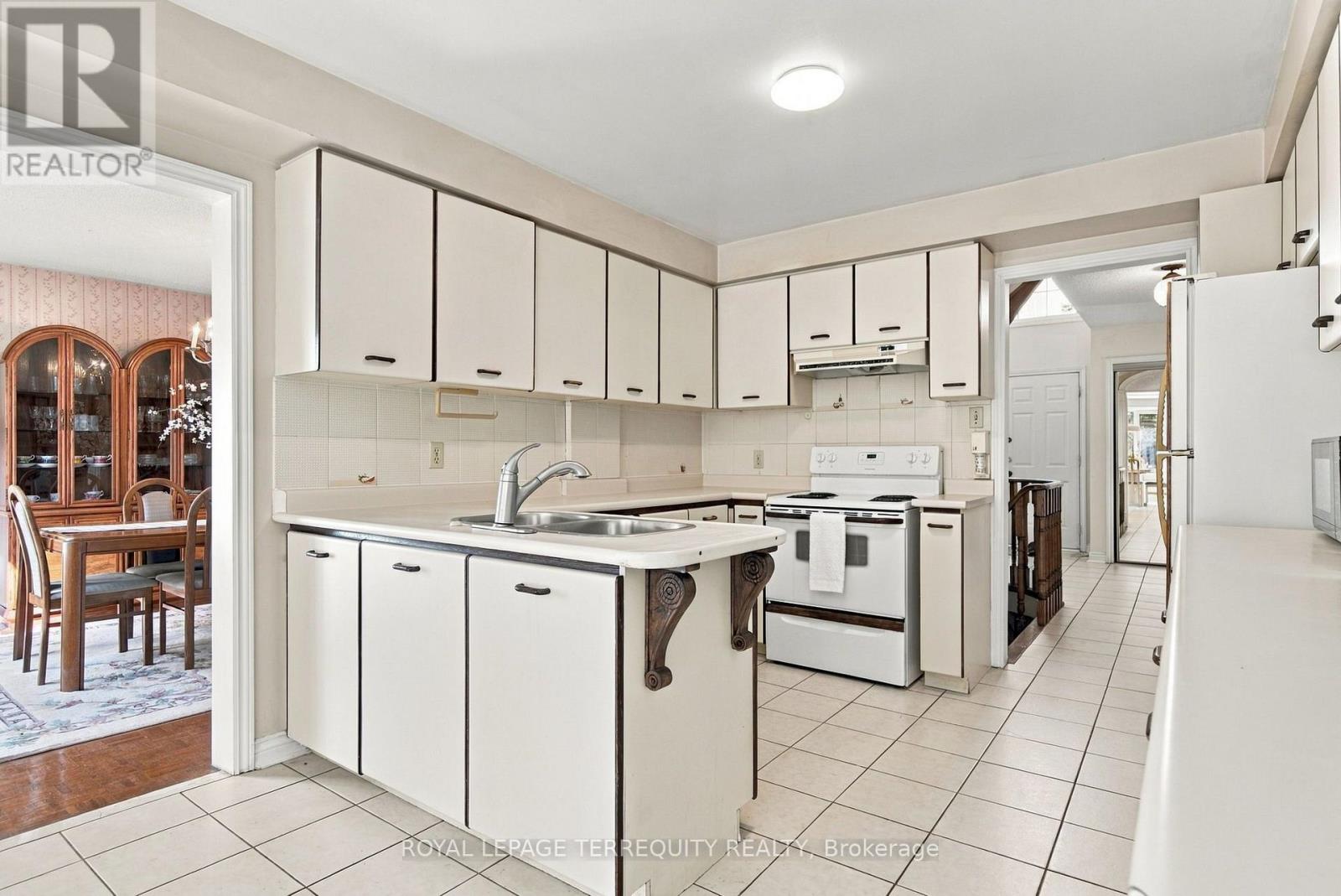 8 Mallory Avenue, Markham, Ontario  L3R 6P7 - Photo 9 - N13880096