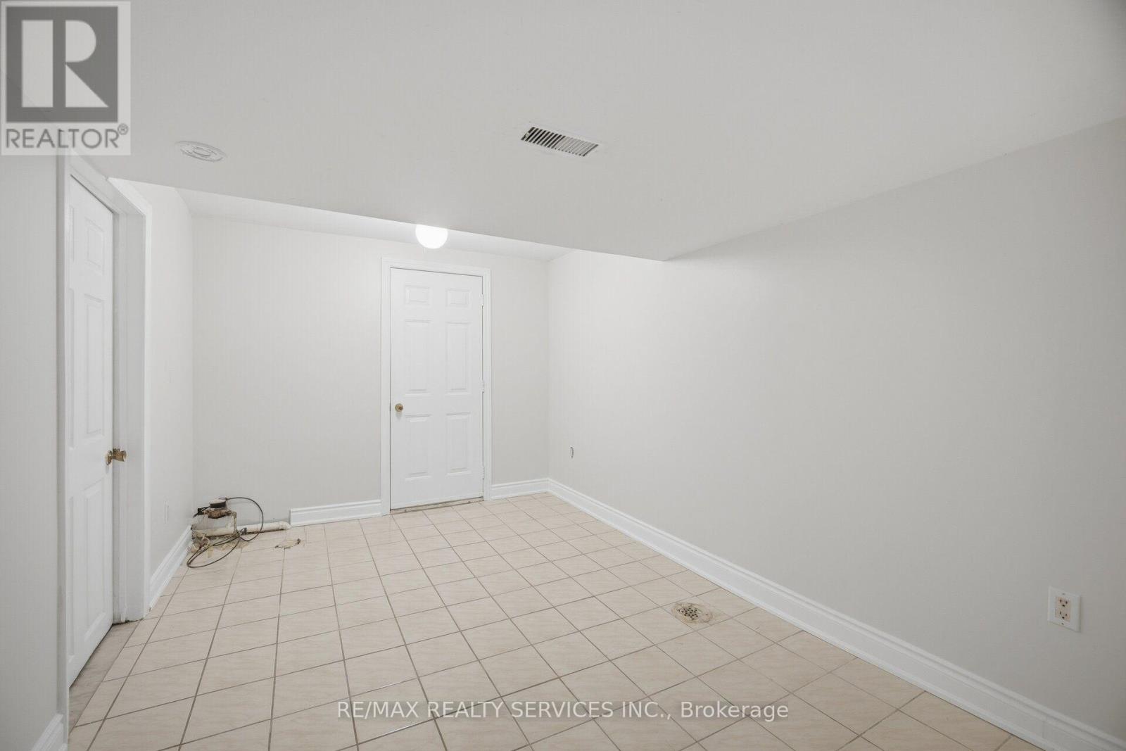 27 Edgemont Drive, Brampton, Ontario  L6V 1K9 - Photo 34 - W13880086