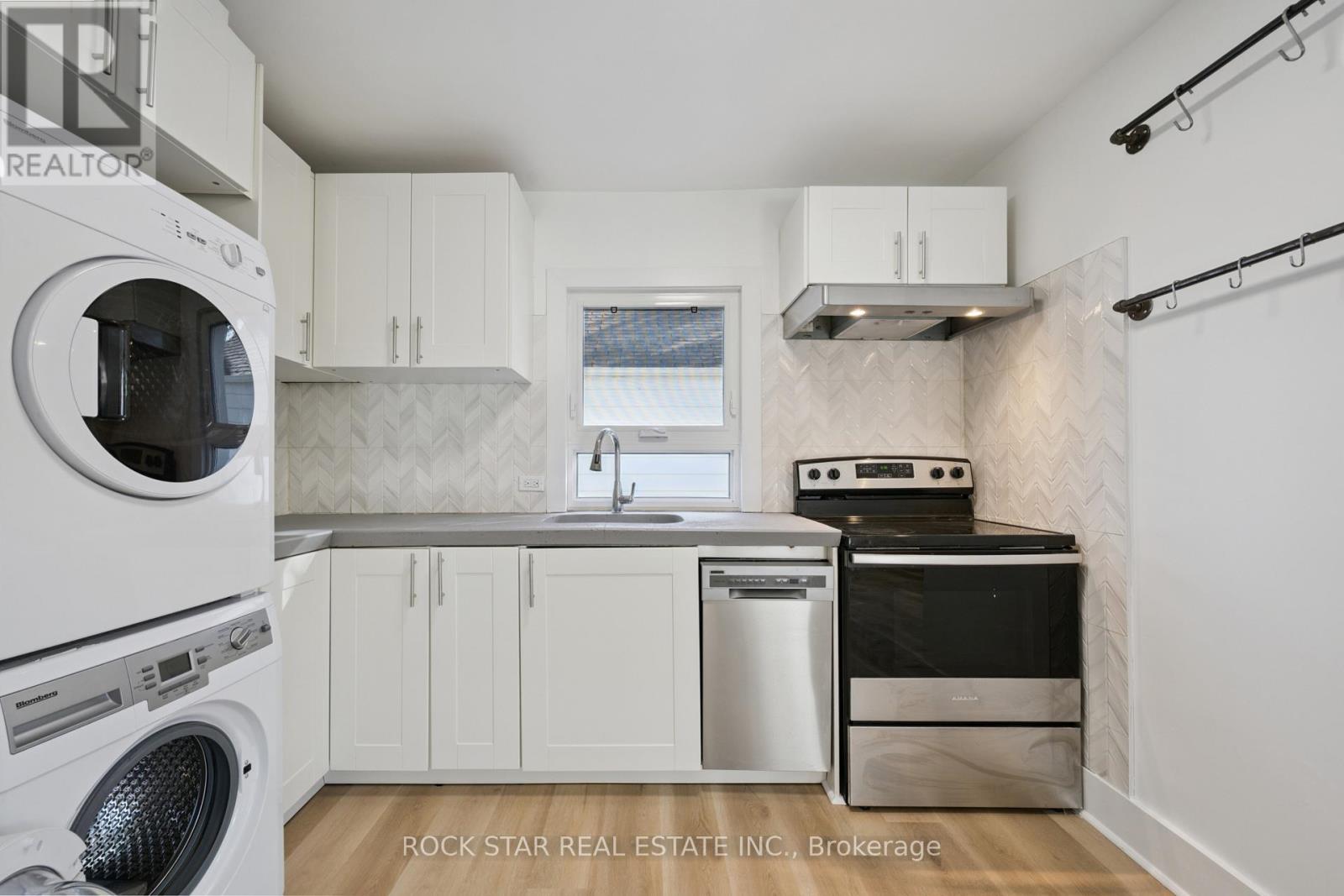 20 Braeburn Avenue, Toronto, Ontario  M9P 2J3 - Photo 10 - W13880128