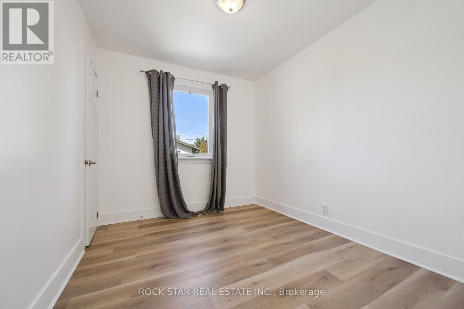 20 Braeburn Avenue, Toronto, Ontario  M9P 2J3 - Photo 12 - W13880128