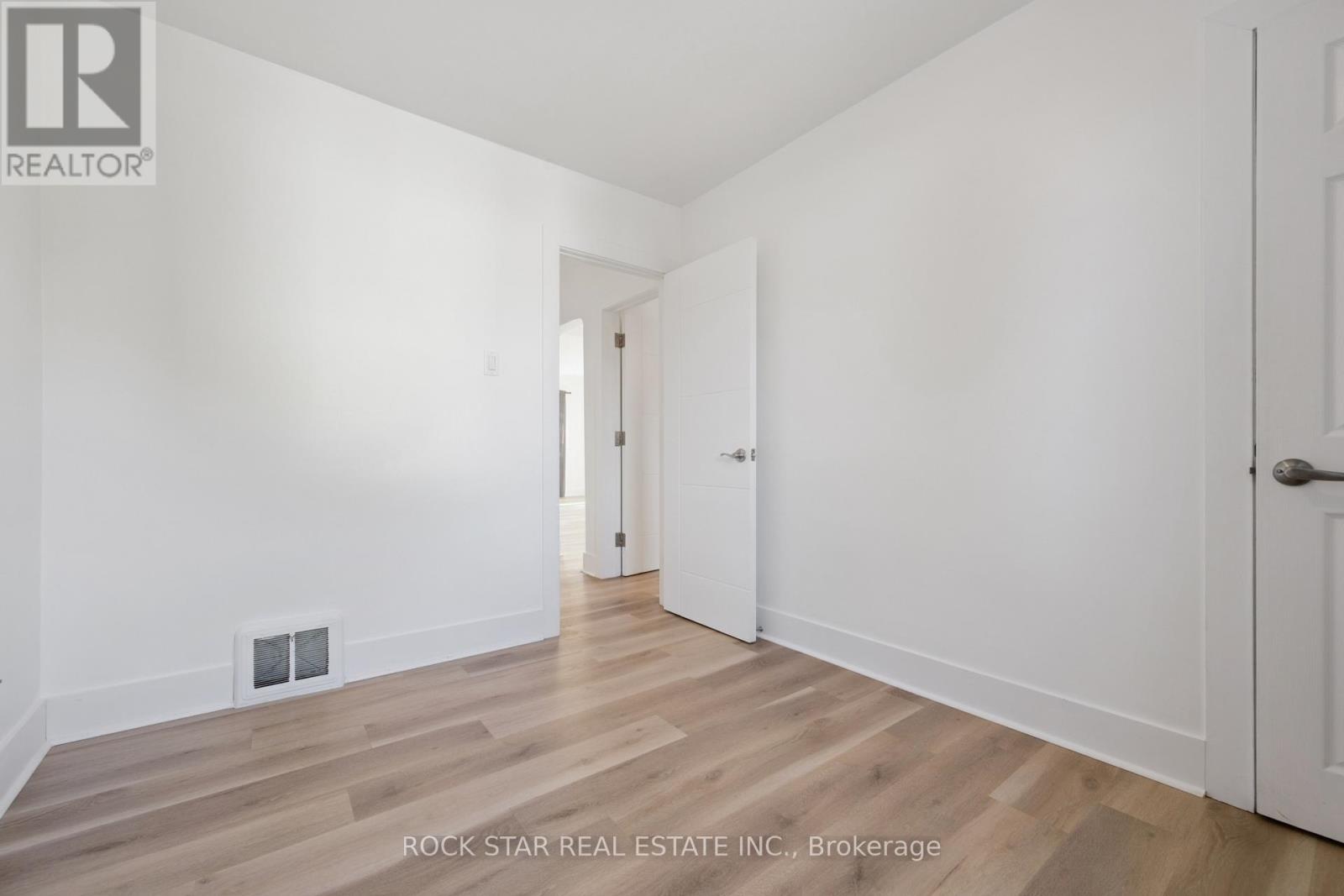 20 Braeburn Avenue, Toronto, Ontario  M9P 2J3 - Photo 13 - W13880128