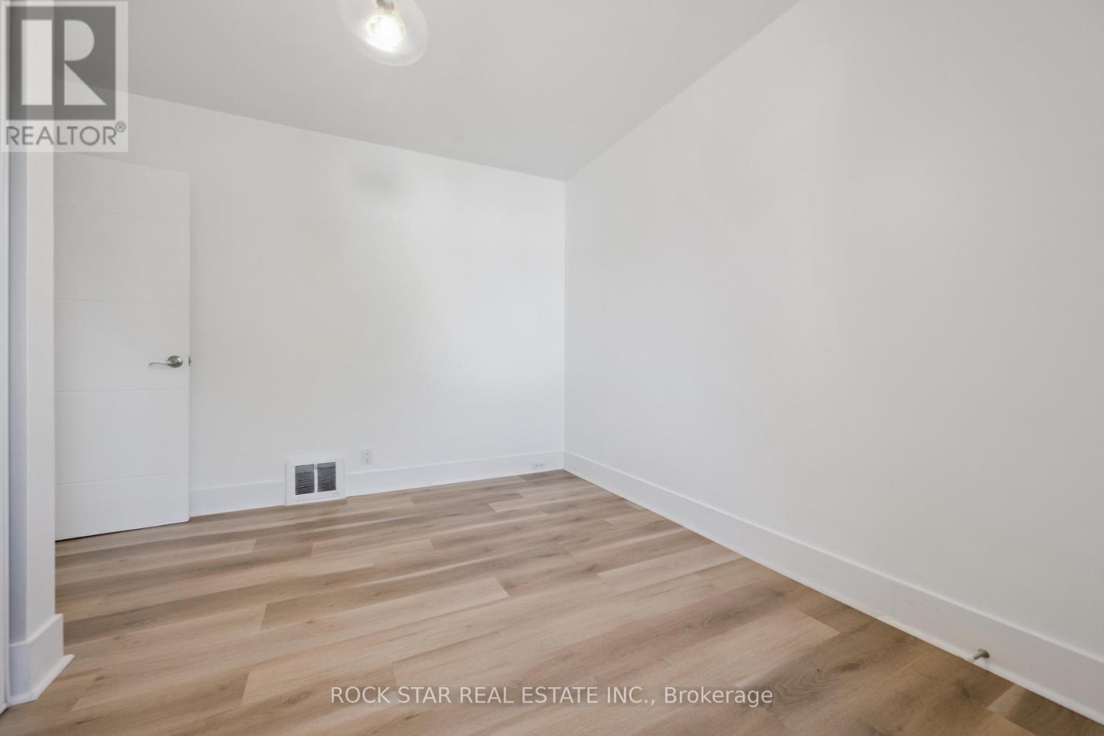 20 Braeburn Avenue, Toronto, Ontario  M9P 2J3 - Photo 16 - W13880128